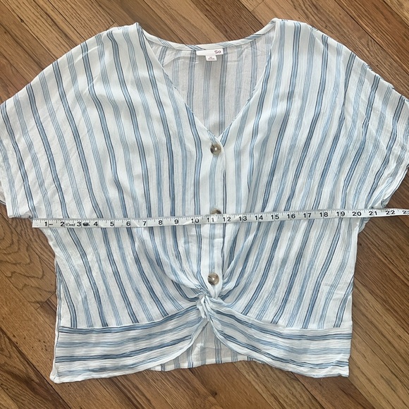 SO Striped Button Down Crop Top Size M - Picture 3 of 6